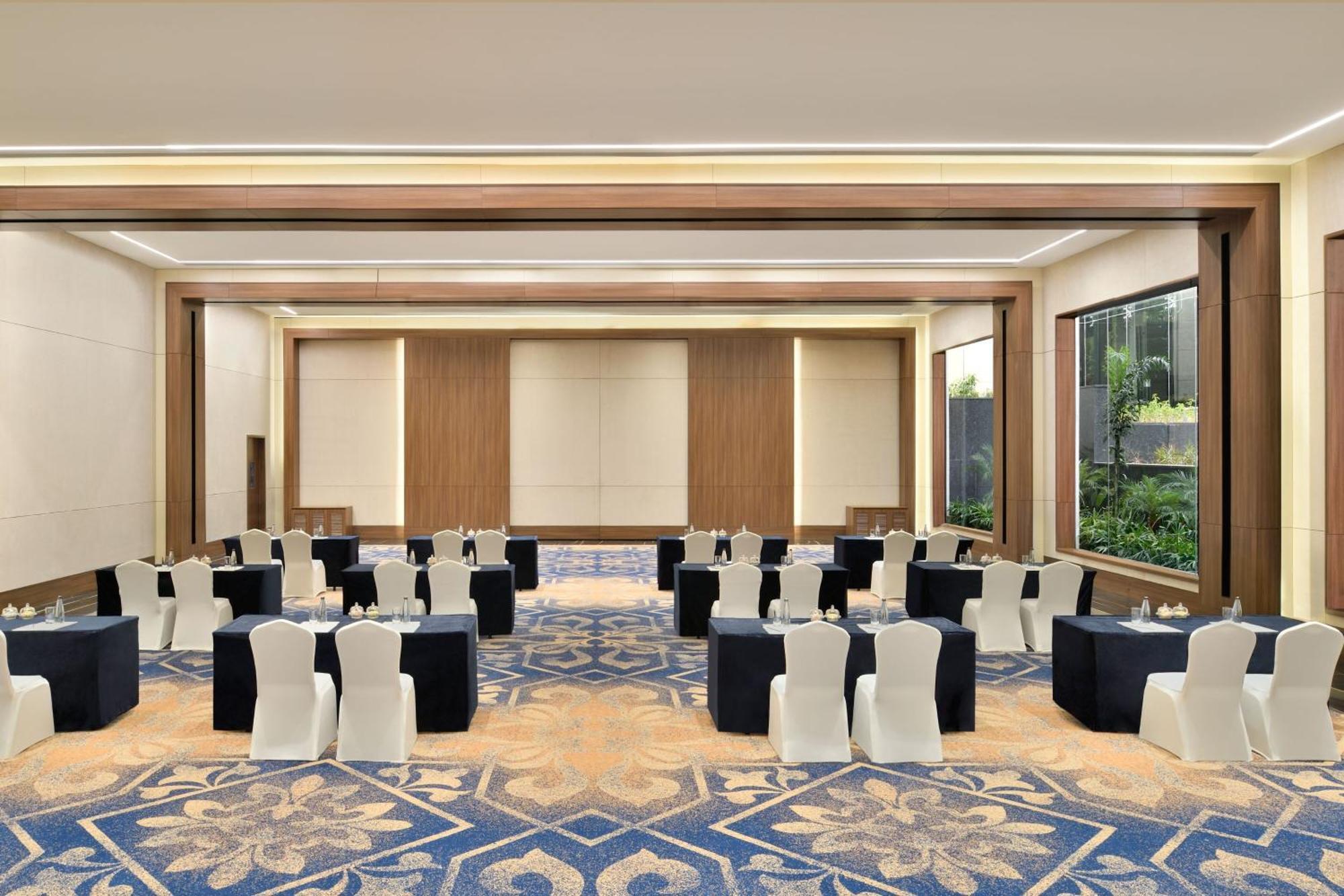 Sheraton Grand Bengaluru Whitefield Hotel & Convention Center Bagian luar foto