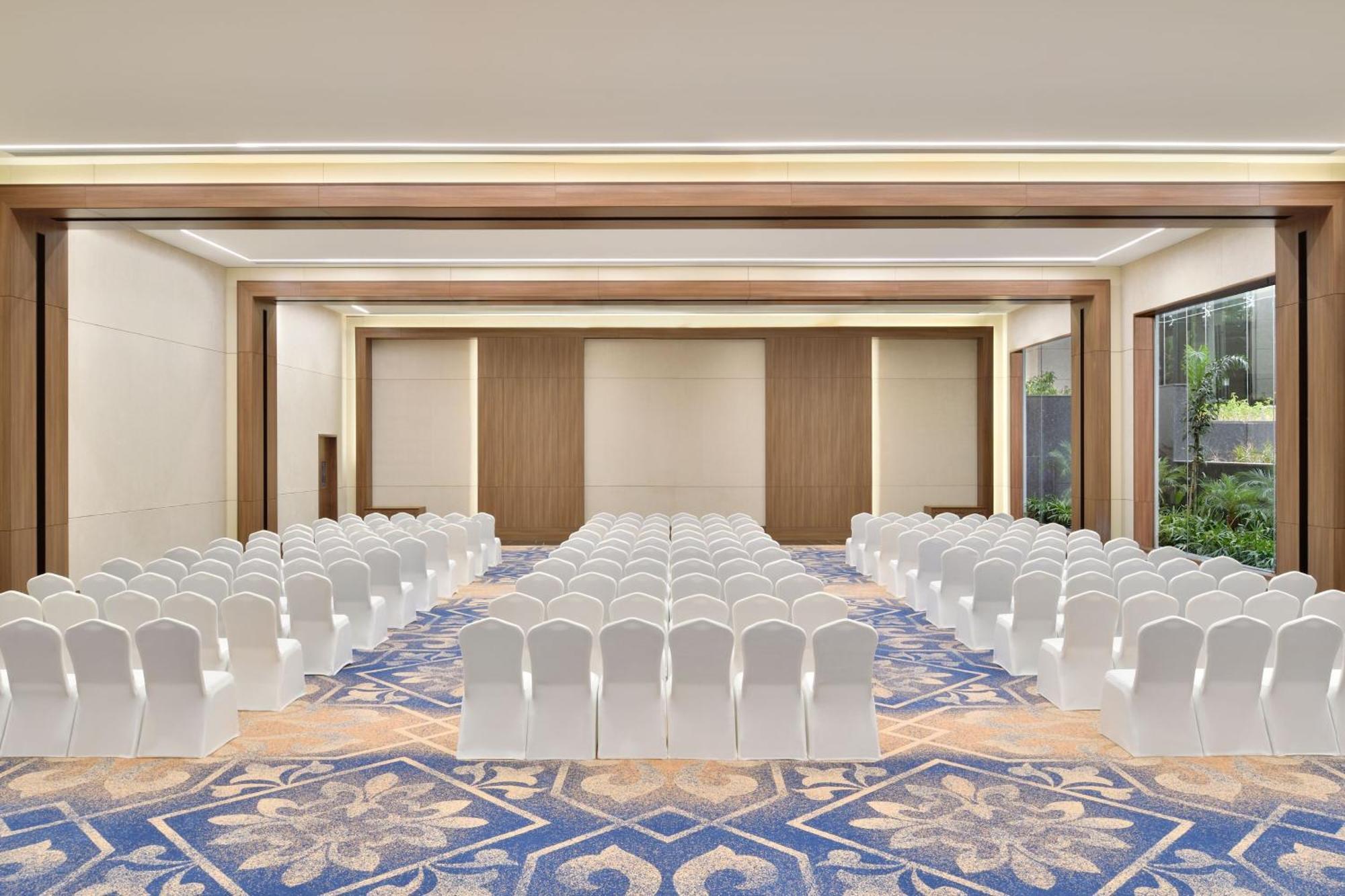 Sheraton Grand Bengaluru Whitefield Hotel & Convention Center Bagian luar foto