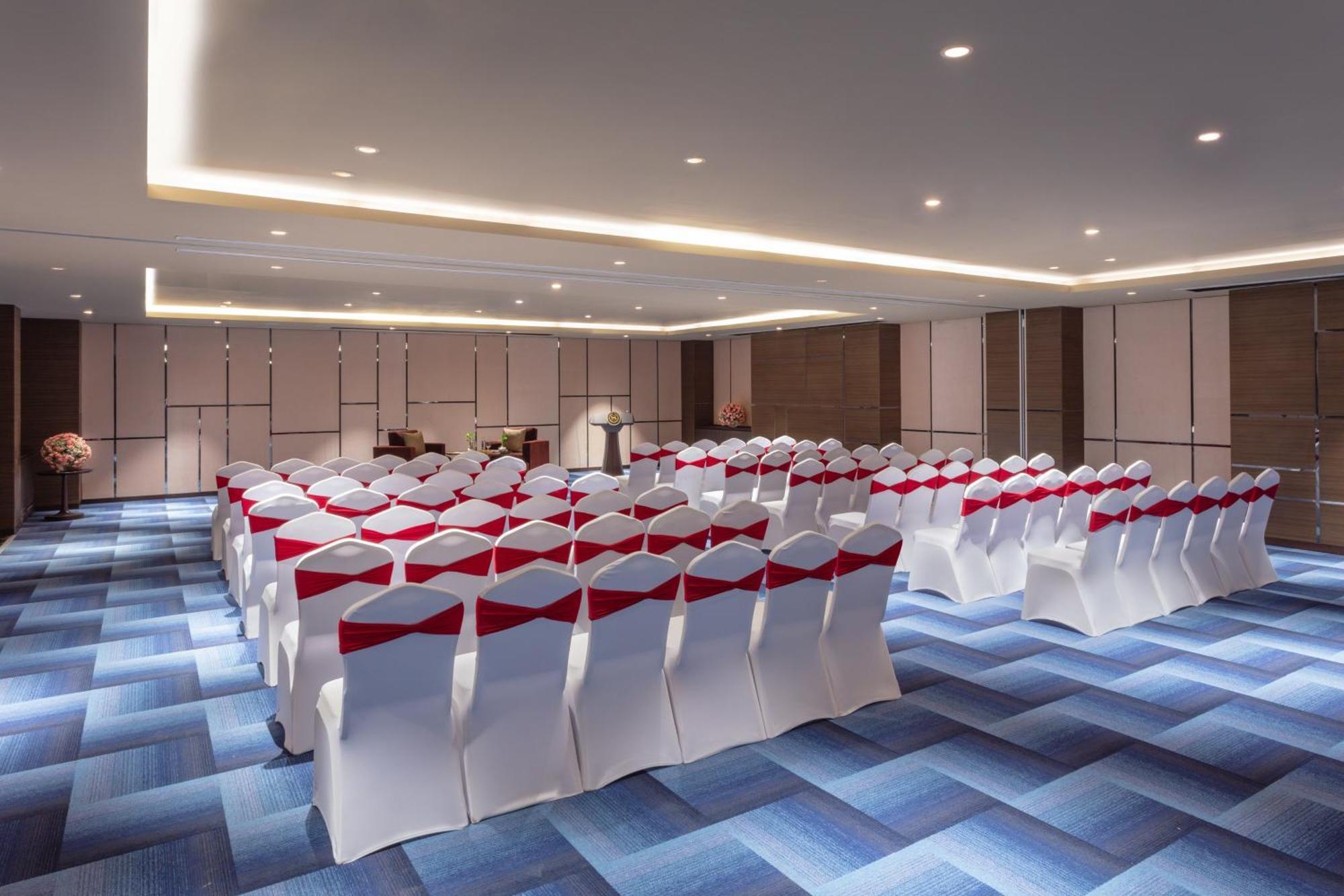 Sheraton Grand Bengaluru Whitefield Hotel & Convention Center Bagian luar foto