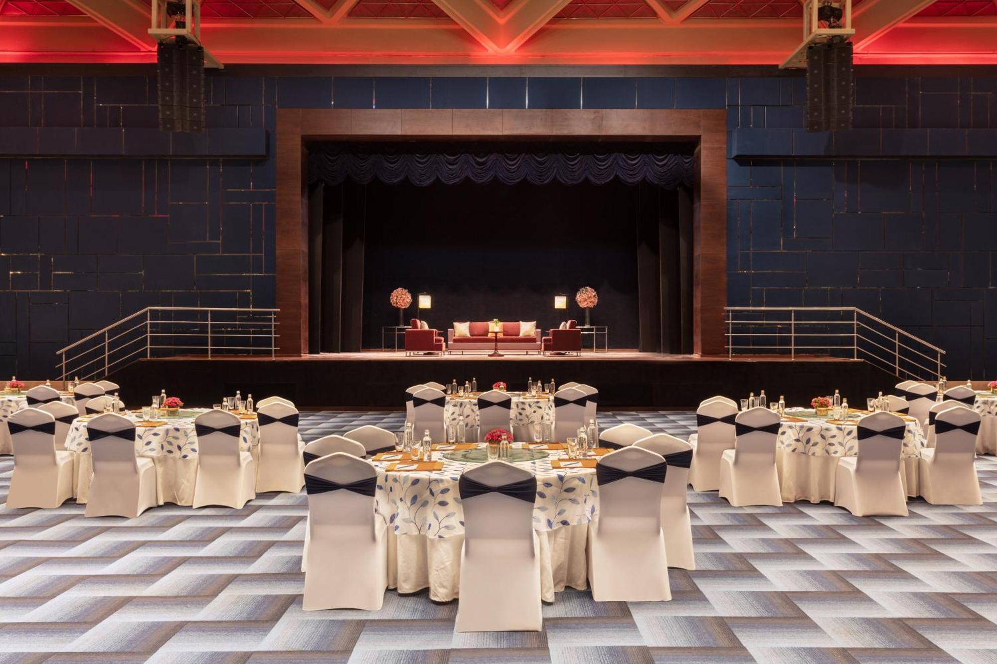 Sheraton Grand Bengaluru Whitefield Hotel & Convention Center Bagian luar foto