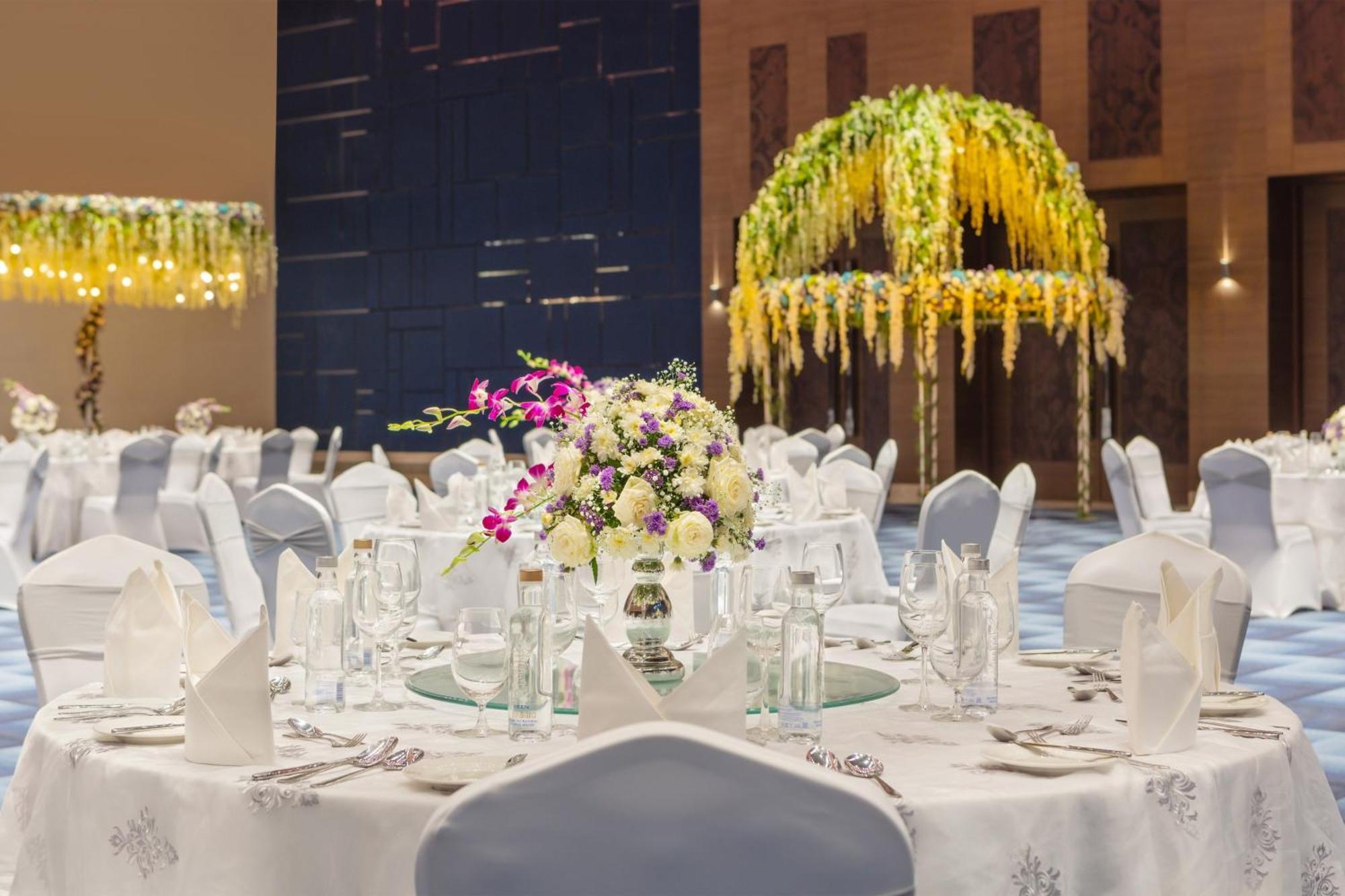 Sheraton Grand Bengaluru Whitefield Hotel & Convention Center Bagian luar foto